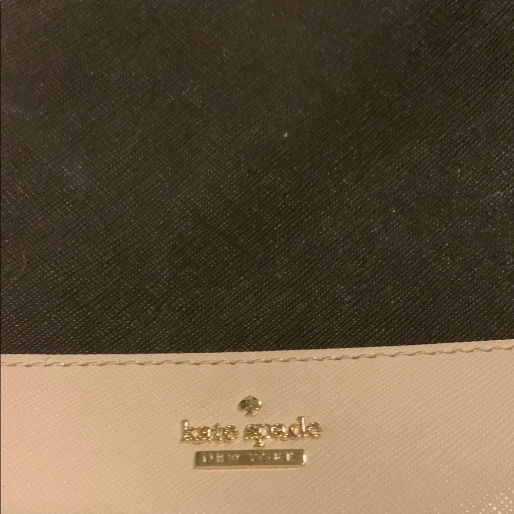 Kate Spade Black and Cream Crossbody Bag with Minimalist Design - Picture 2 of 5